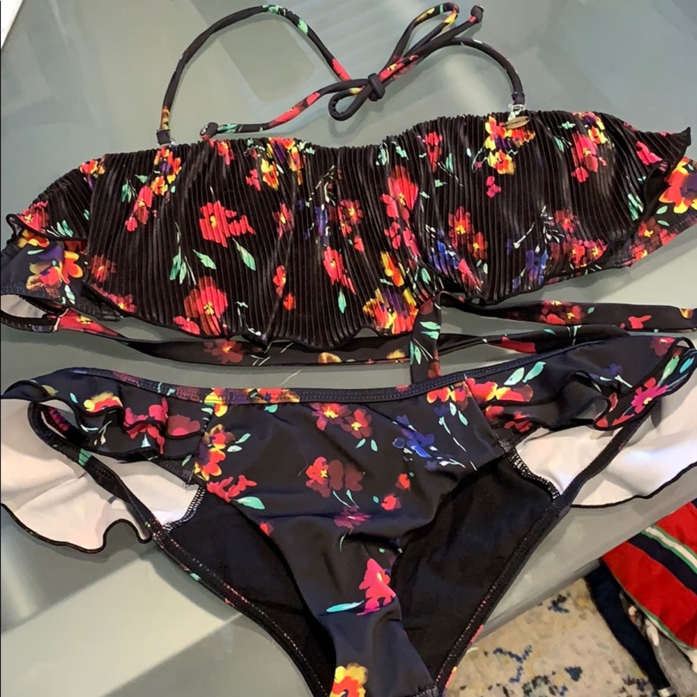 O’Neill bikini small bottom and medium top